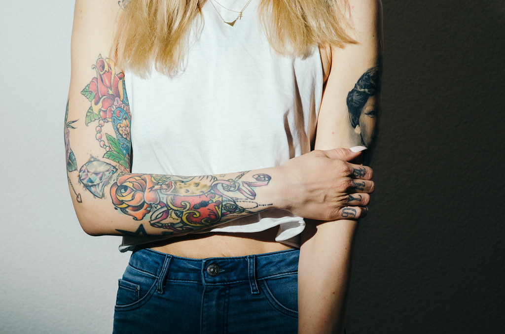 tatuaż na nadgarstku damski