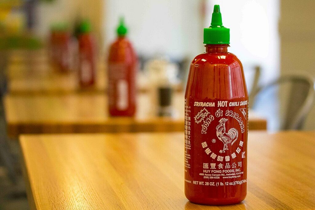 Sos Sriracha: Tajemnicza i Ognista Podróż przez Smaki