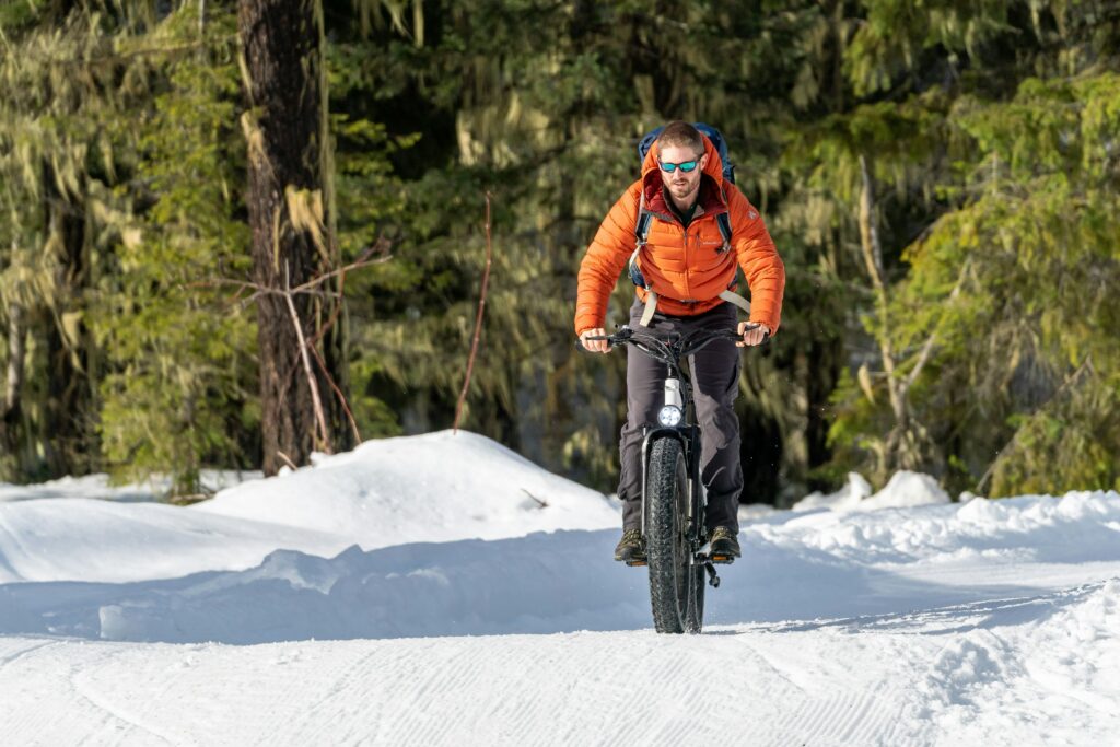 Sprawdź, jak odpowiednio ubrać się na rower zimą!