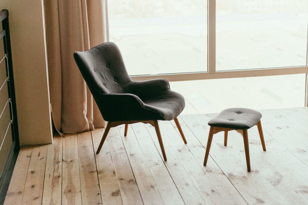 Materiał siedziska krzesła – czy ma znaczenie, jaki wybrać?