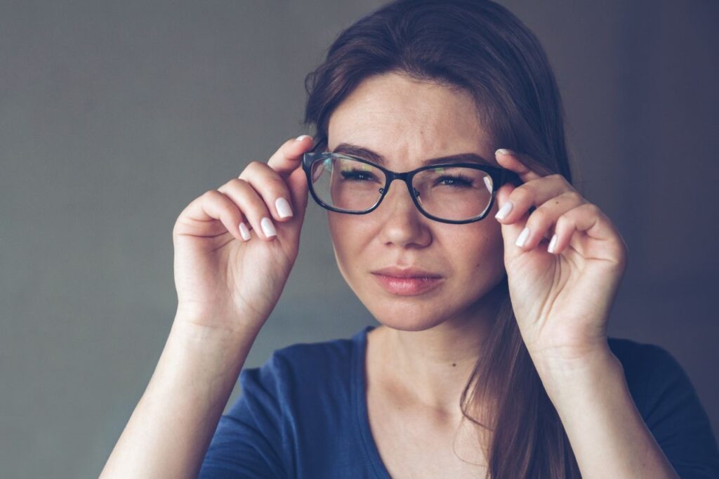 Jak dbać o oczy, gdy masz astygmatyzm? Porady i zalecenia