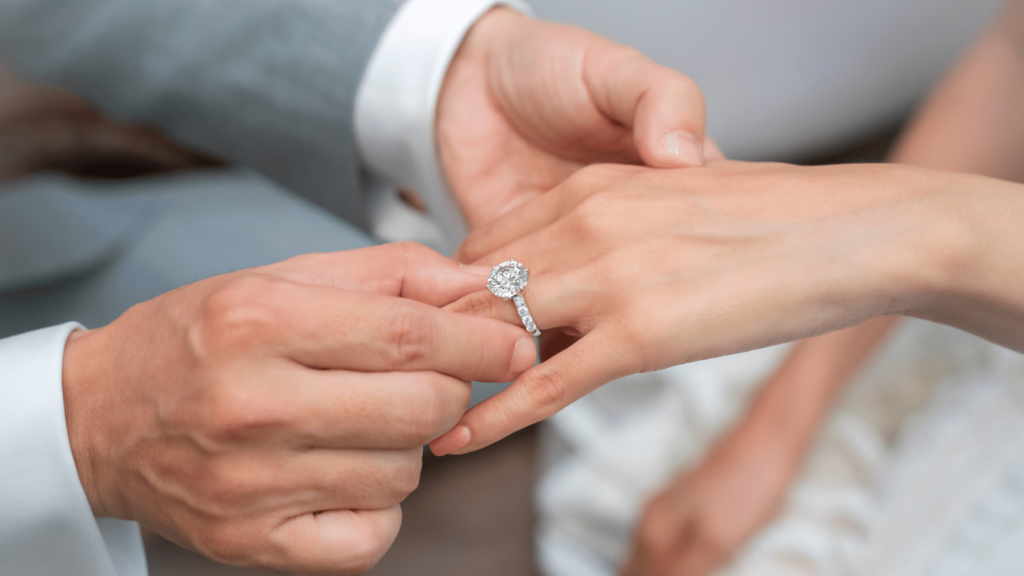 Z jakim kamieniem wybrać pierścionek zaręczynowy?